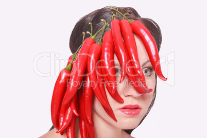 Hübsches Gesicht mit Hot Chili Pepper Abgedeckt