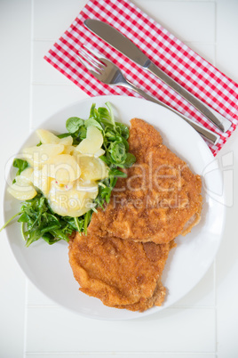 Wiener Schnitzel mit Salat