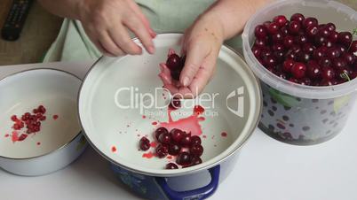 Homemade sweet cherry jam recipe
