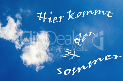 Wolken, Himmel und Kondensstreifen, Deutsch