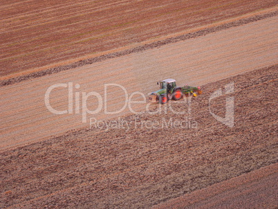 Traktor auf dem Feld