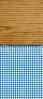 Tischdeckenmuster blau-weiß mit Holzbrett