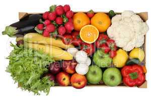 Obst und Gemüse in Kiste von oben freigestellt