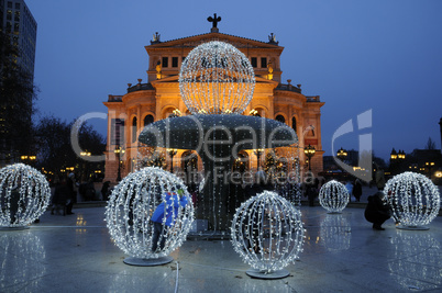 Weihnachtsschmuck an der Alten Oper in Frankfurt