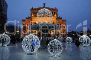 Weihnachtsschmuck an der Alten Oper in Frankfurt