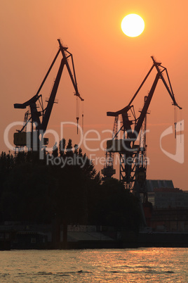 Hamburger Hafen - Kran - Sonnenuntergang