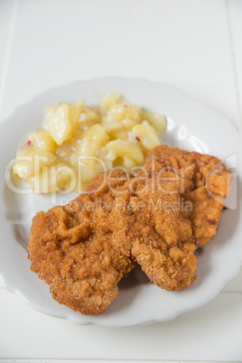 Wiener Schnitzel mit Salat