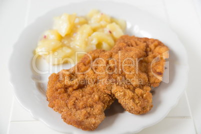 Wiener Schnitzel mit Salat