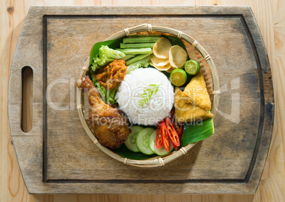 Nasi ayam penyet