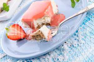 Cheese cake with strawberry sauce