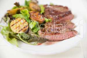 Steak mit Salat