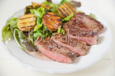 Steak mit Salat