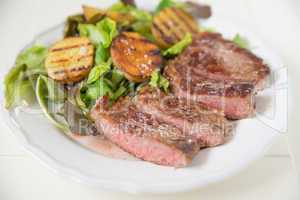 Steak mit Salat