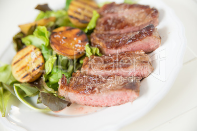 Steak mit Salat