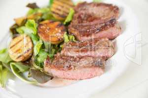 Steak mit Salat