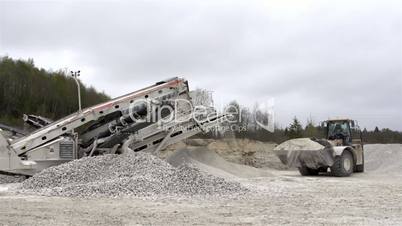 Transferring of rocks from an equipment