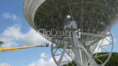 worker crane renovate huge radio telescope 11479