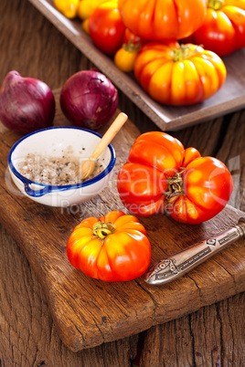 Erntefrische Tomaten aus dem eigenen Garten