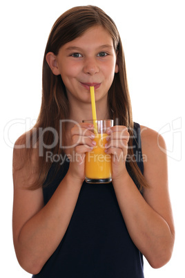Gesunde Ernährung Mädchen trinkt Orangensaft