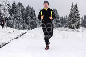 Man jogging in the winter landscape