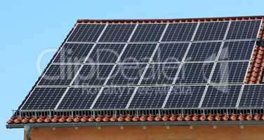 Solarstrompaneele auf dem Dach
