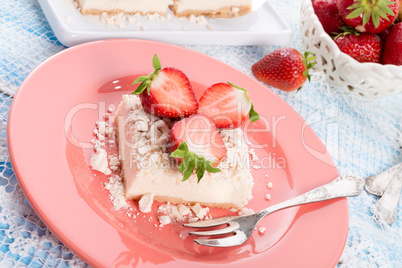 Strawberry - currant crumble Dessertt