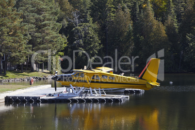 Float planes on the lake