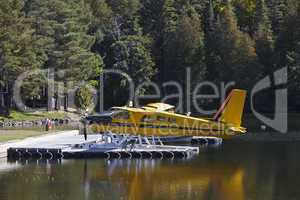 Float planes on the lake