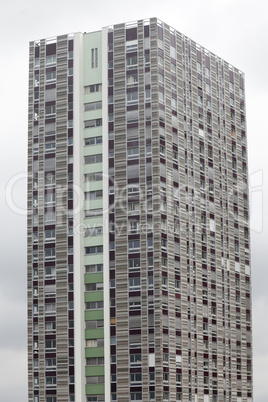 Fassade eines modernen Wohngebäudes in Paris, Frankreich