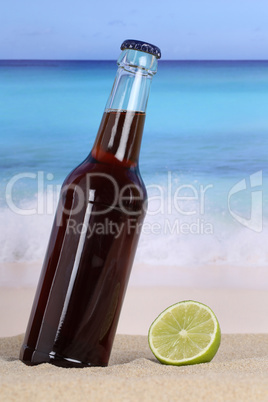 Cola Limonade Getränk am Strand im Urlaub