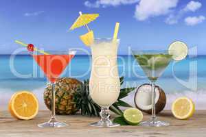 Cocktails und Drinks am Strand und Meer