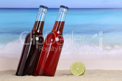 Cola und Limonade Getränk am Strand und Meer