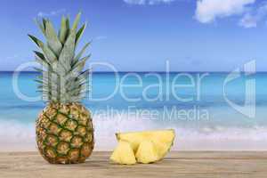 Ananas Frucht im Sommer am Meer