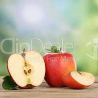 Rote Apfel Früchte im Sommer mit Textfreiraum