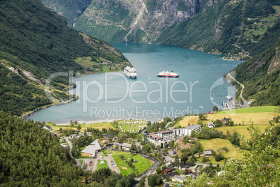 Kreuzfahrschiffe im Geirangerfjord