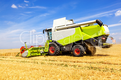 Machine with the grain harvest