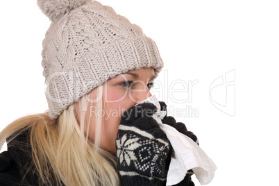 Junge Frau mit Taschentuch ist krank hat eine Erkältung oder Gr