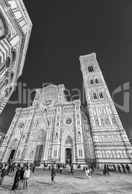 FLORENCE - DECEMBER 22, 2012: Tourists in Piazza del Duomo at ni