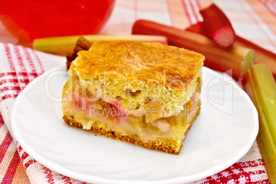 Pie rhubarb on napkin with drink