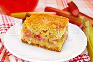 Pie rhubarb on napkin with drink