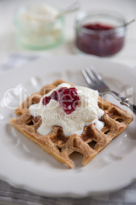 Waffeln mit Sahne