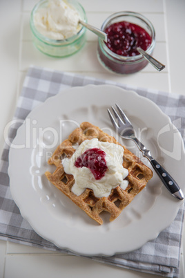 Waffeln mit Sahne