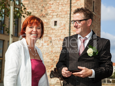 Bridal couple in front of Interest