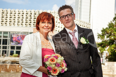 Bridal couple in front of Interest