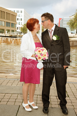 Bridal couple in front of Interest