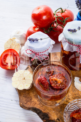 Dried tomatoes in olive oil.