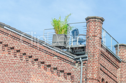 Altbaufassade mit Dachterrasse