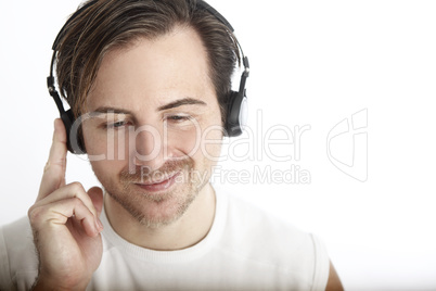 Attractive man with headphones in front of a white background en