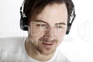 Attractive man with headphones in front of a white background en