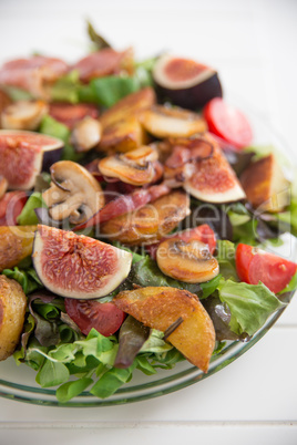 Herbstlicher Salat mit Feigen